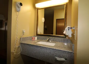 Econo Lodge Lubbock I-27 hotel thumbnail 8