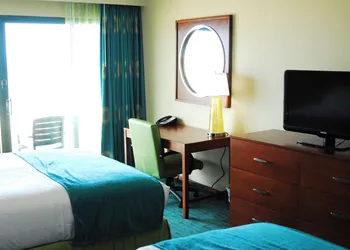 Holiday Inn & Suites Virginia Beach North Beach by IHG hotel thumbnail 4
