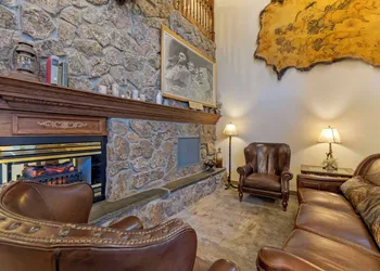 Comfort Inn & Suites Mt. Rushmore hotel thumbnail 3