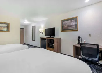 Comfort Inn & Suites Mt. Rushmore hotel thumbnail 8