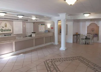 La Quinta Inn by Wyndham Bakersfield South hotel thumbnail 2