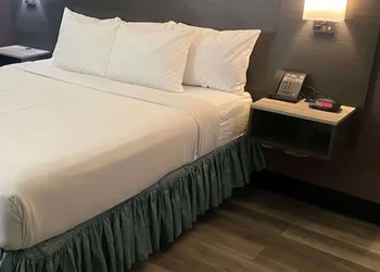 La Quinta Inn by Wyndham Bakersfield South hotel thumbnail 5