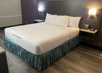 La Quinta Inn by Wyndham Bakersfield South hotel thumbnail 7