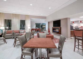 Ramada by Wyndham Minneapolis Golden Valley hotel thumbnail 2