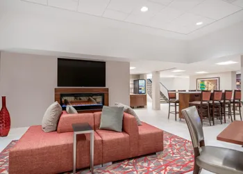 Ramada by Wyndham Minneapolis Golden Valley hotel thumbnail 3