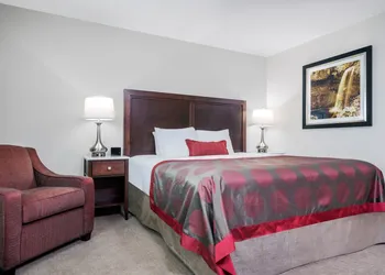 Ramada by Wyndham Minneapolis Golden Valley hotel thumbnail 8