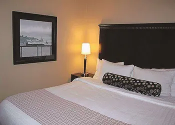 La Quinta Inn & Suites by Wyndham Seattle Downtown hotel thumbnail 4