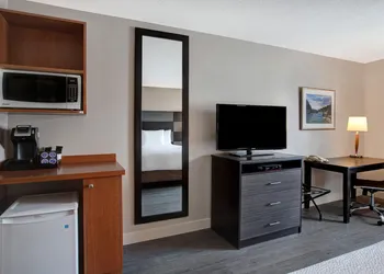 Days Inn & Suites by Wyndham Collingwood hotel thumbnail 3