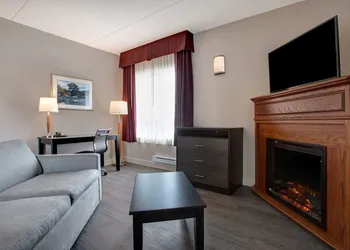 Days Inn & Suites by Wyndham Collingwood hotel thumbnail 5