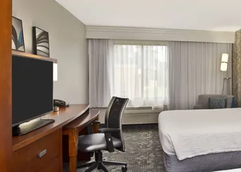 Courtyard by Marriott Gulfport Beachfront hotel thumbnail 6