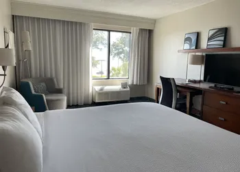 Courtyard by Marriott Gulfport Beachfront hotel thumbnail 8