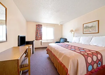 Super 8 by Wyndham Plano/Dallas Area hotel thumbnail 4
