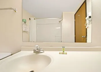 Super 8 by Wyndham Plano/Dallas Area hotel thumbnail 8