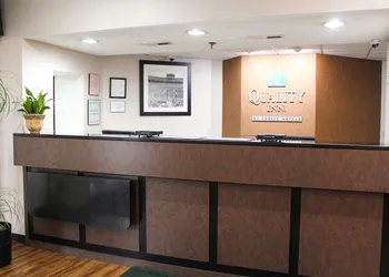 Quality Inn Clinton - Knoxville North hotel thumbnail 2
