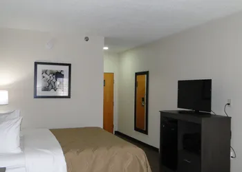 Quality Inn Clinton - Knoxville North hotel thumbnail 8