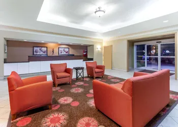 La Quinta Inn & Suites by Wyndham Seguin hotel thumbnail 2