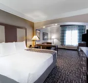 La Quinta Inn & Suites by Wyndham Seguin hotel detail image 5