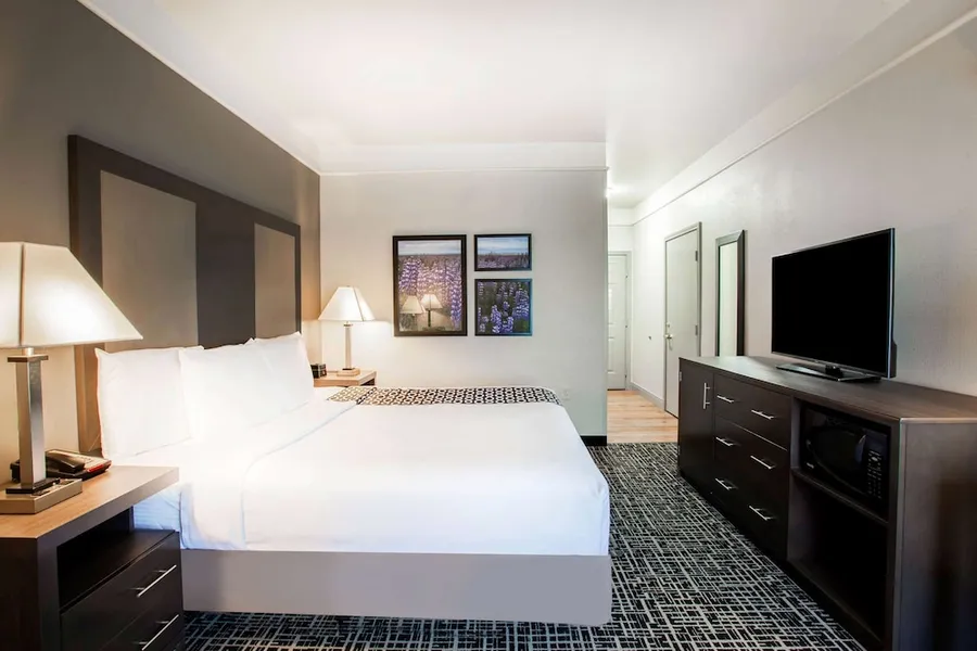 La Quinta Inn & Suites by Wyndham Seguin hotel detail image 6