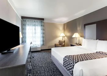 La Quinta Inn & Suites by Wyndham Seguin hotel thumbnail 7