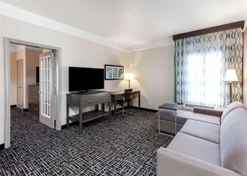 La Quinta Inn & Suites by Wyndham Seguin hotel thumbnail 8