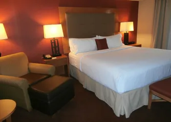 Holiday Inn & Suites Oakland Airport by IHG hotel thumbnail 2