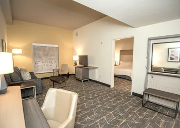 Holiday Inn & Suites Oakland Airport by IHG hotel thumbnail 5