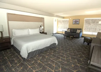 Holiday Inn & Suites Oakland Airport by IHG hotel thumbnail 7