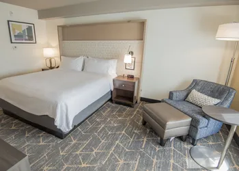 Holiday Inn & Suites Oakland Airport by IHG hotel thumbnail 8