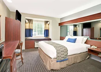 Microtel Inn & Suites by Wyndham Roseville/Detroit Area hotel thumbnail 4