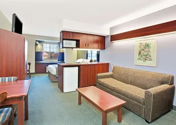 Microtel Inn & Suites by Wyndham Roseville/Detroit Area hotel thumbnail 8