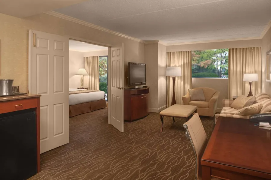DoubleTree by Hilton Akron Fairlawn hotel detail image 6
