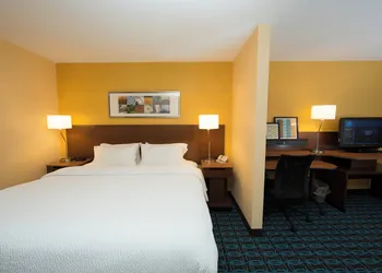 Fairfield Inn & Suites by Marriott Burlington hotel thumbnail 7