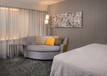 Courtyard by Marriott Lansing hotel thumbnail 3