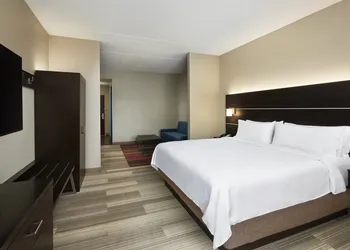 Holiday Inn Express & Suites Seymour by IHG hotel thumbnail 3