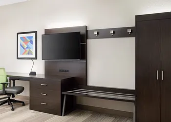Holiday Inn Express & Suites Seymour by IHG hotel thumbnail 4