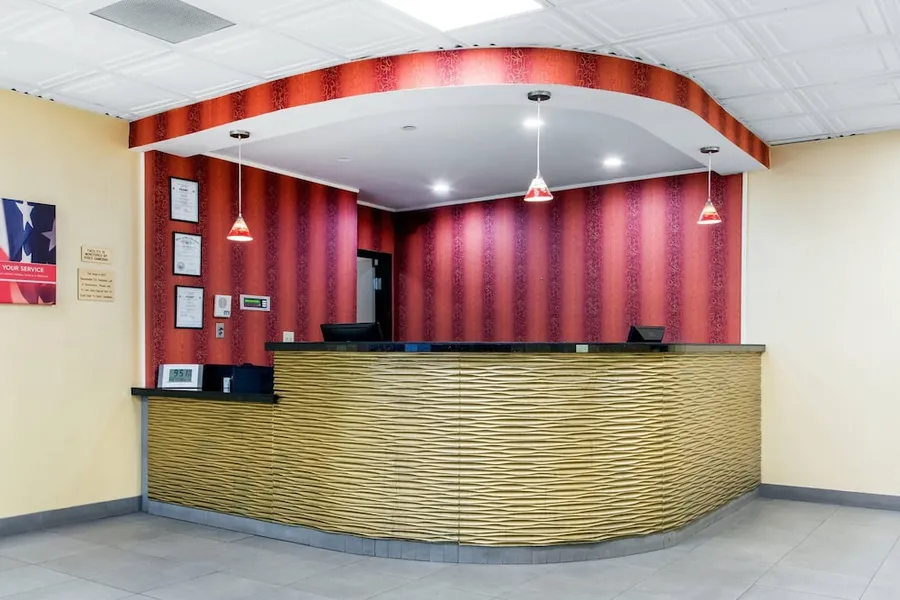 Quality Inn & Suites Charleston - Civic Center hotel detail image 2