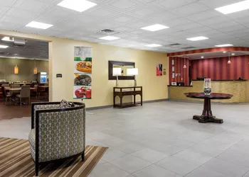Quality Inn & Suites Charleston - Civic Center hotel thumbnail 3