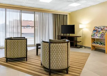 Quality Inn & Suites Charleston - Civic Center hotel thumbnail 5