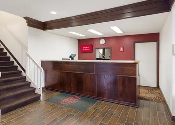 Red Roof Inn Fort Wayne hotel thumbnail 4