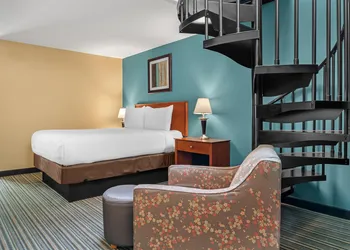 Best Western Plus Traverse City hotel thumbnail 4