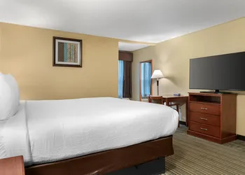 Best Western Plus Traverse City hotel thumbnail 5