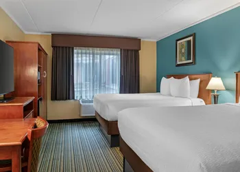 Best Western Plus Traverse City hotel thumbnail 6