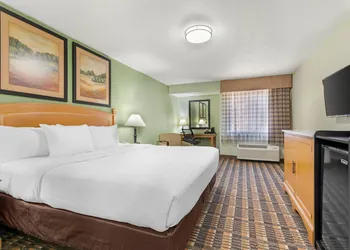 Quality Inn & Suites Plano East - Richardson hotel thumbnail 7