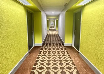 Super 8 by Wyndham Harrison OH hotel thumbnail 3