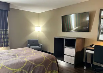 Super 8 by Wyndham Harrison OH hotel thumbnail 8