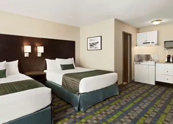 Days Inn by Wyndham Victoria Airport Sidney hotel thumbnail 4