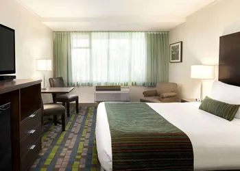 Days Inn by Wyndham Victoria Airport Sidney hotel thumbnail 5