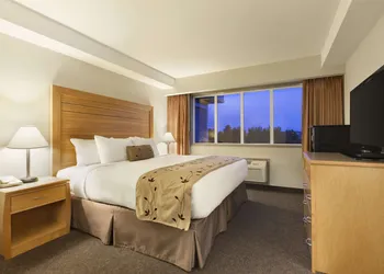 Days Inn by Wyndham Victoria Airport Sidney hotel thumbnail 8