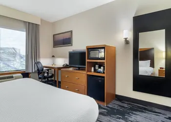 Fairfield Inn & Suites by Marriott Commerce hotel thumbnail 4