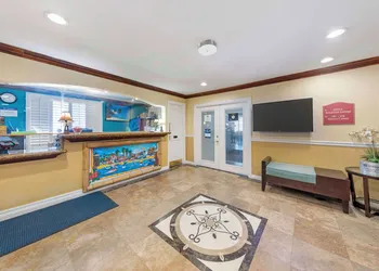 Best Western Harbour Inn & Suites Huntington - Sunset Beach hotel thumbnail 2
